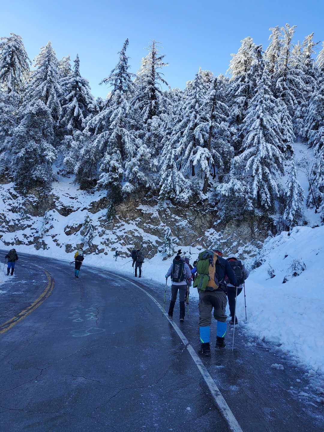1/30/2021    Mount  Lowe (5,606 ft)  via  Redbox Canyon ( 7.9 mi, 1,875 ft up/ 700 ft dn)